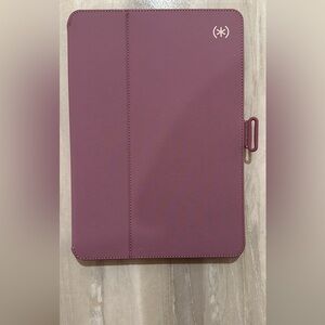 Speck iPad cover case for generational iPad. NOT AIR OR PRO